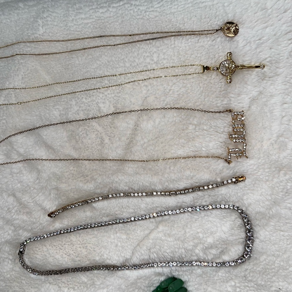 4 necklaces 1 tennis bracelet